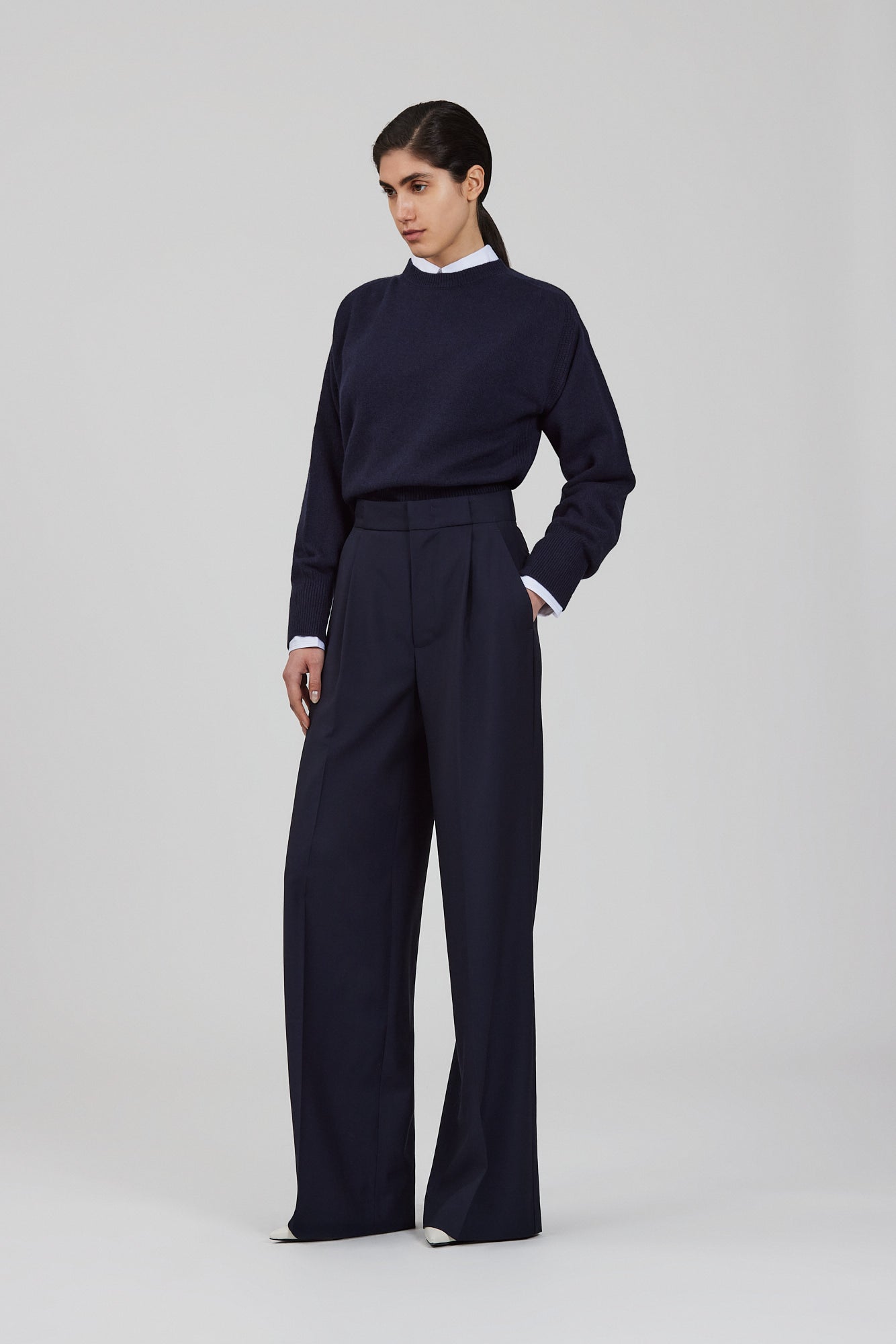 Lea round neck lightweight cashmere sweater