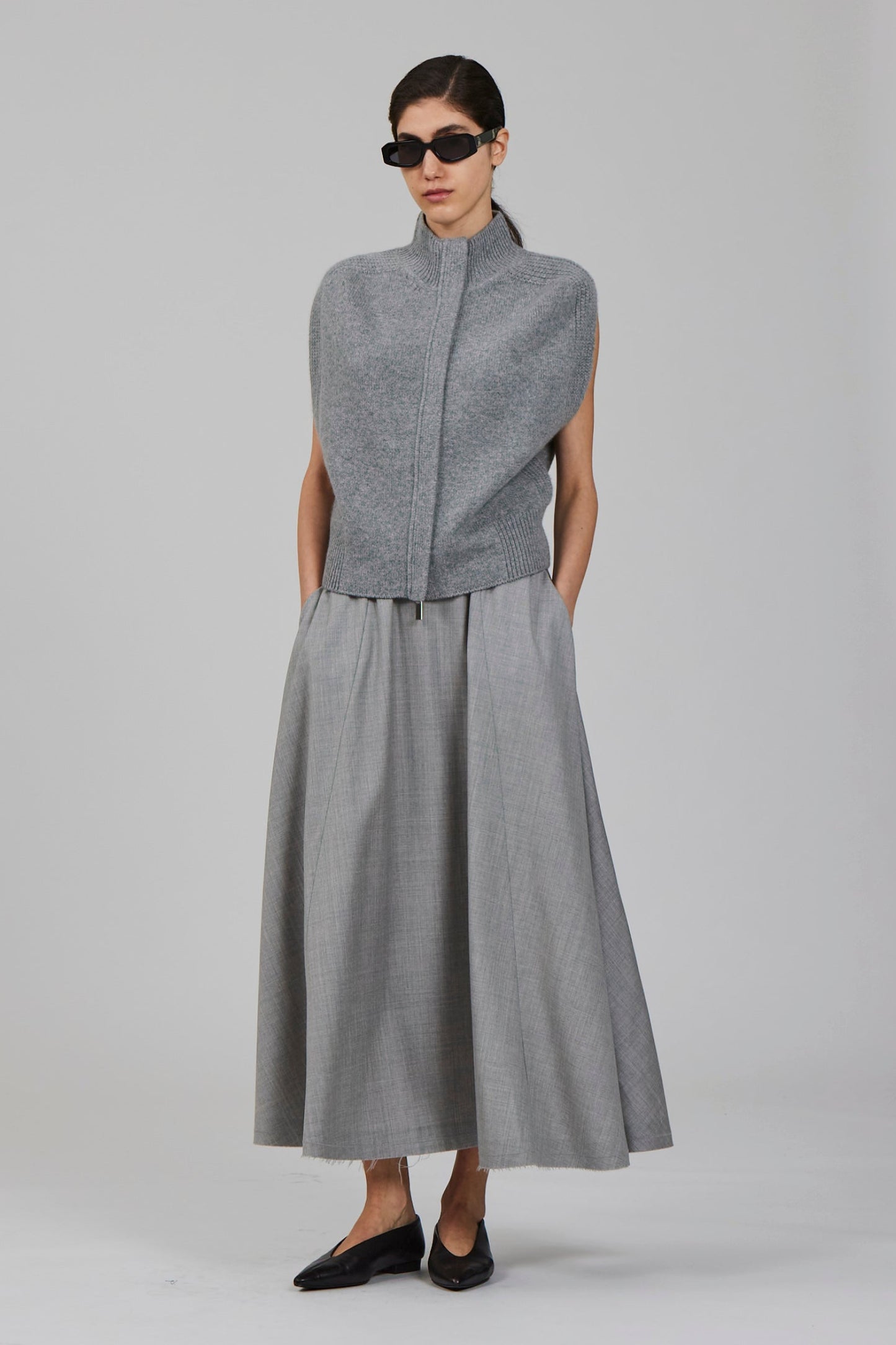 Matilda sleeveless cashmere cardi with zip
