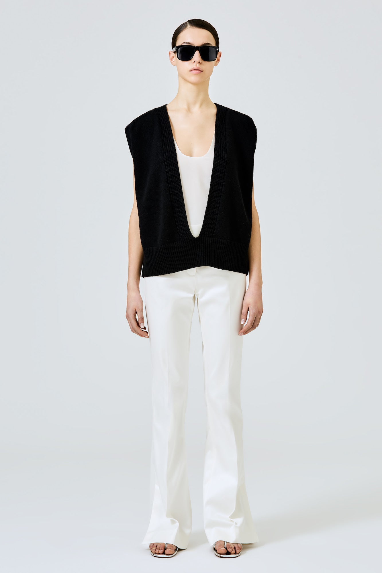 Sleeveless deep V neck cashmere top