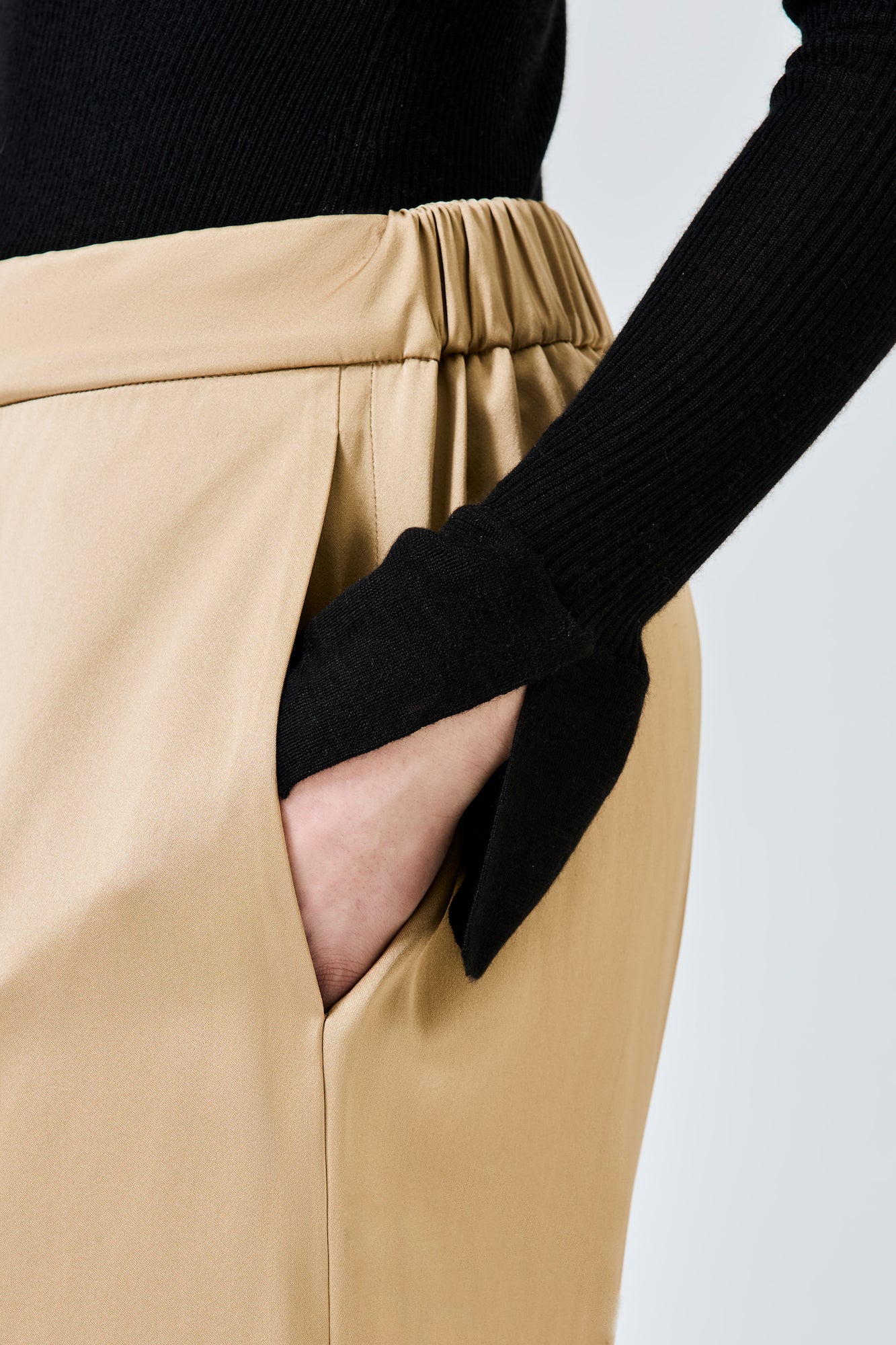 Adriana jogger in double satin