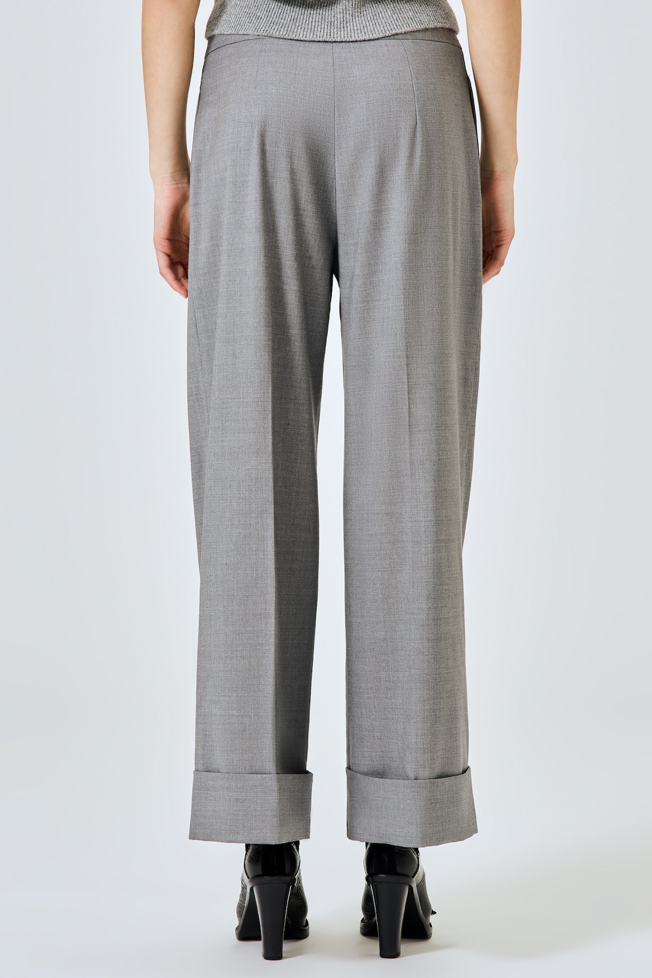 Bella trousers in wool with turn up cuffs