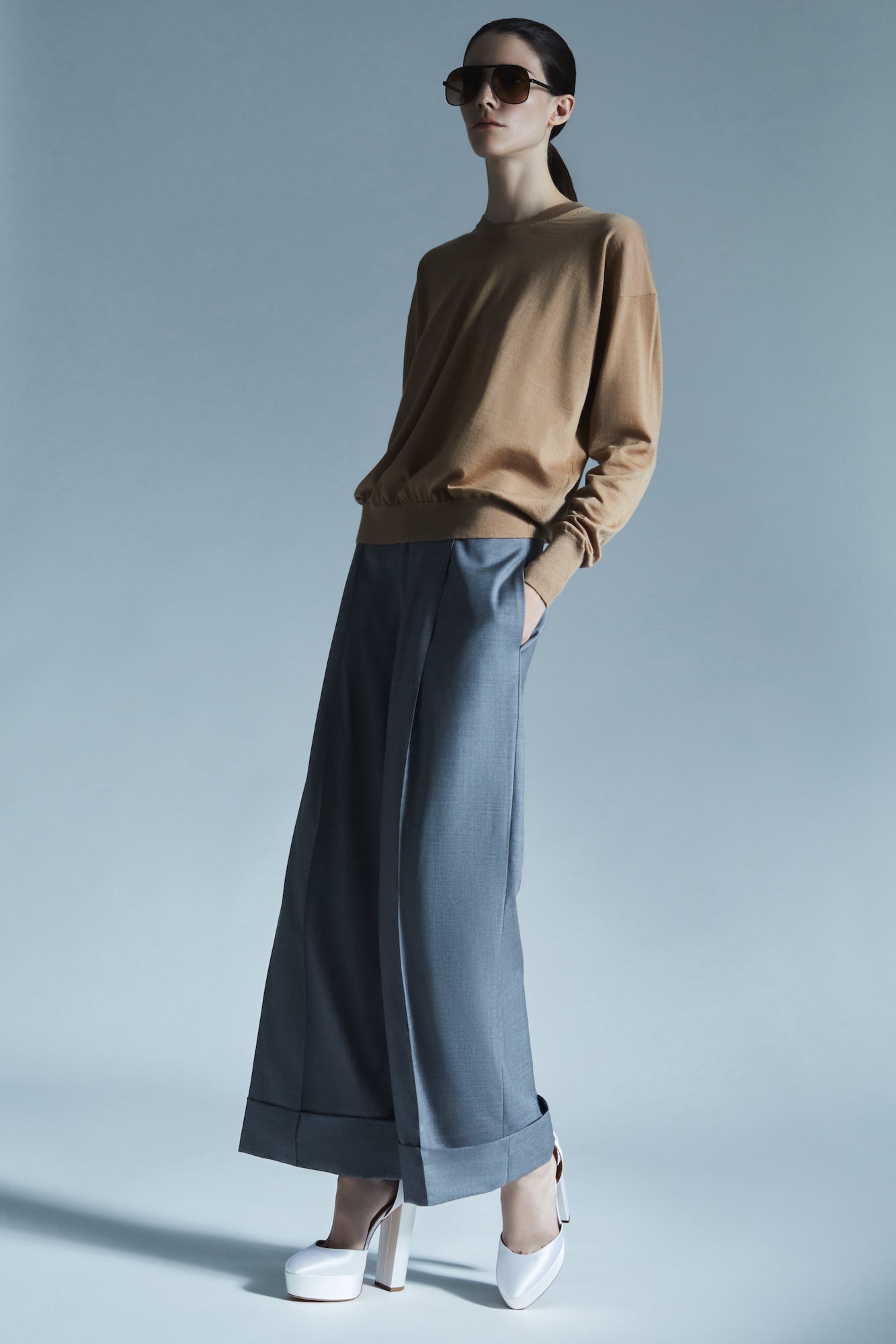 Round neck cashmere sweater