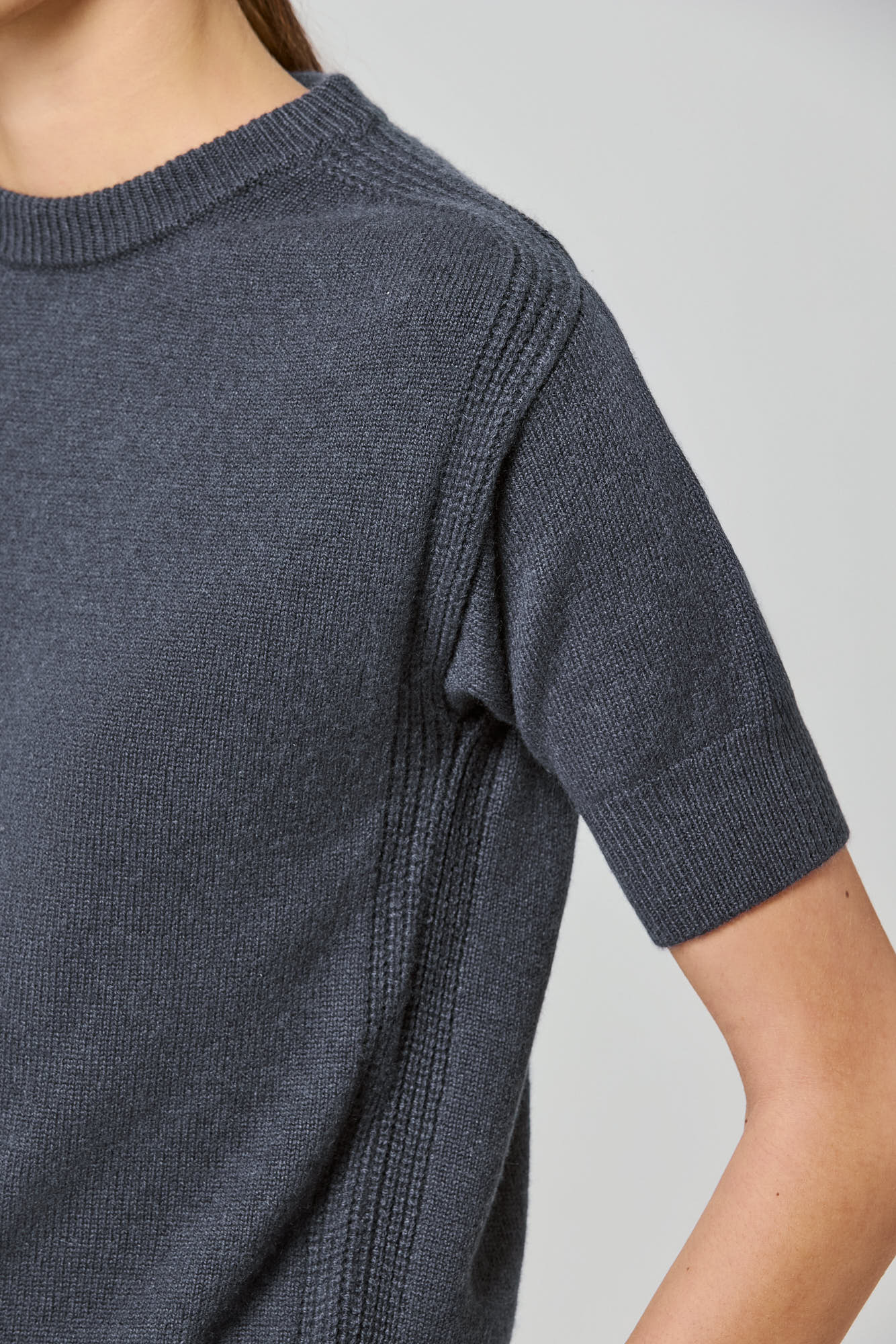 Short sleeves cashmere sweater