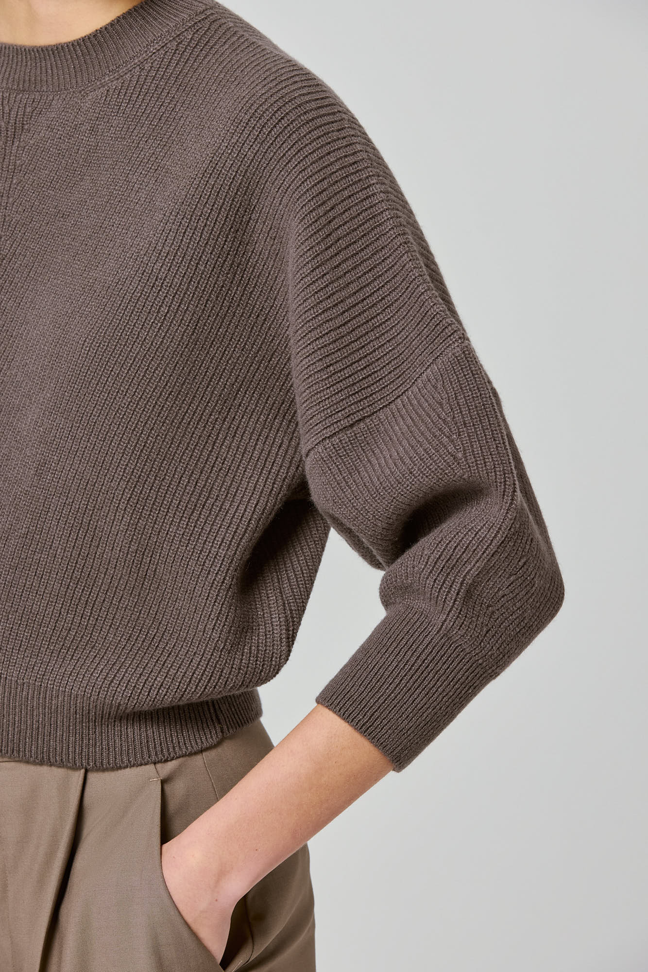 Maglione a coste in misto cashmere con manica a 3 quarti