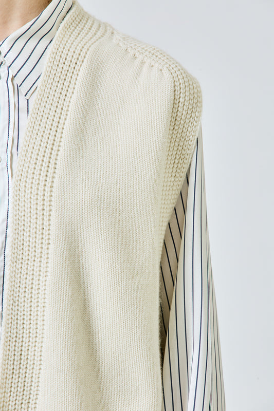 Sleeveless deep V neck cashmere top