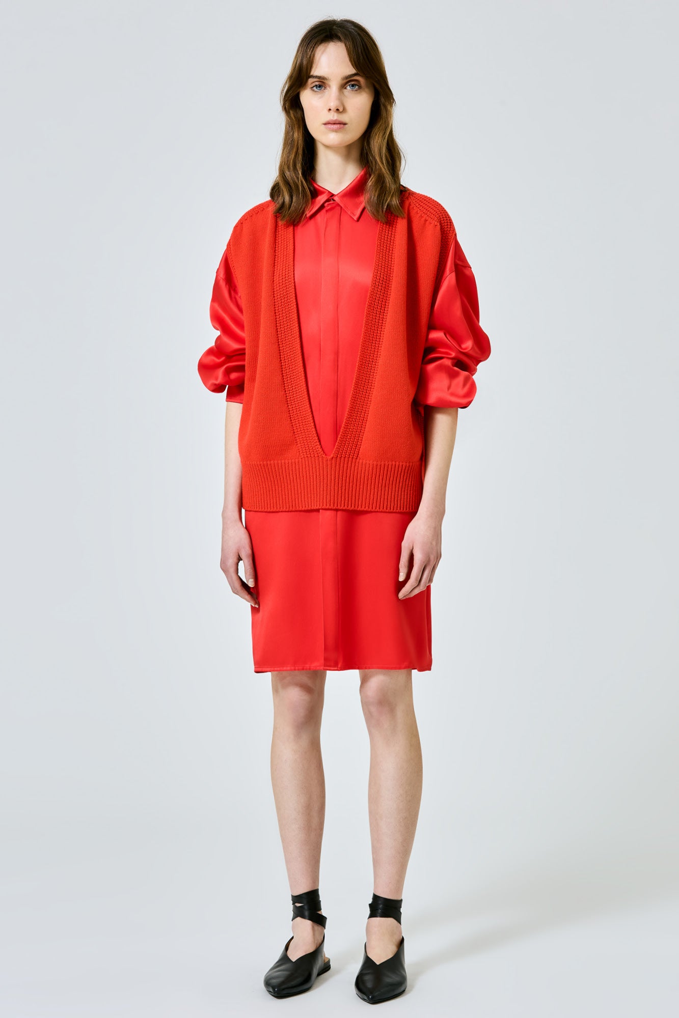 Sleeveless deep V neck cashmere top