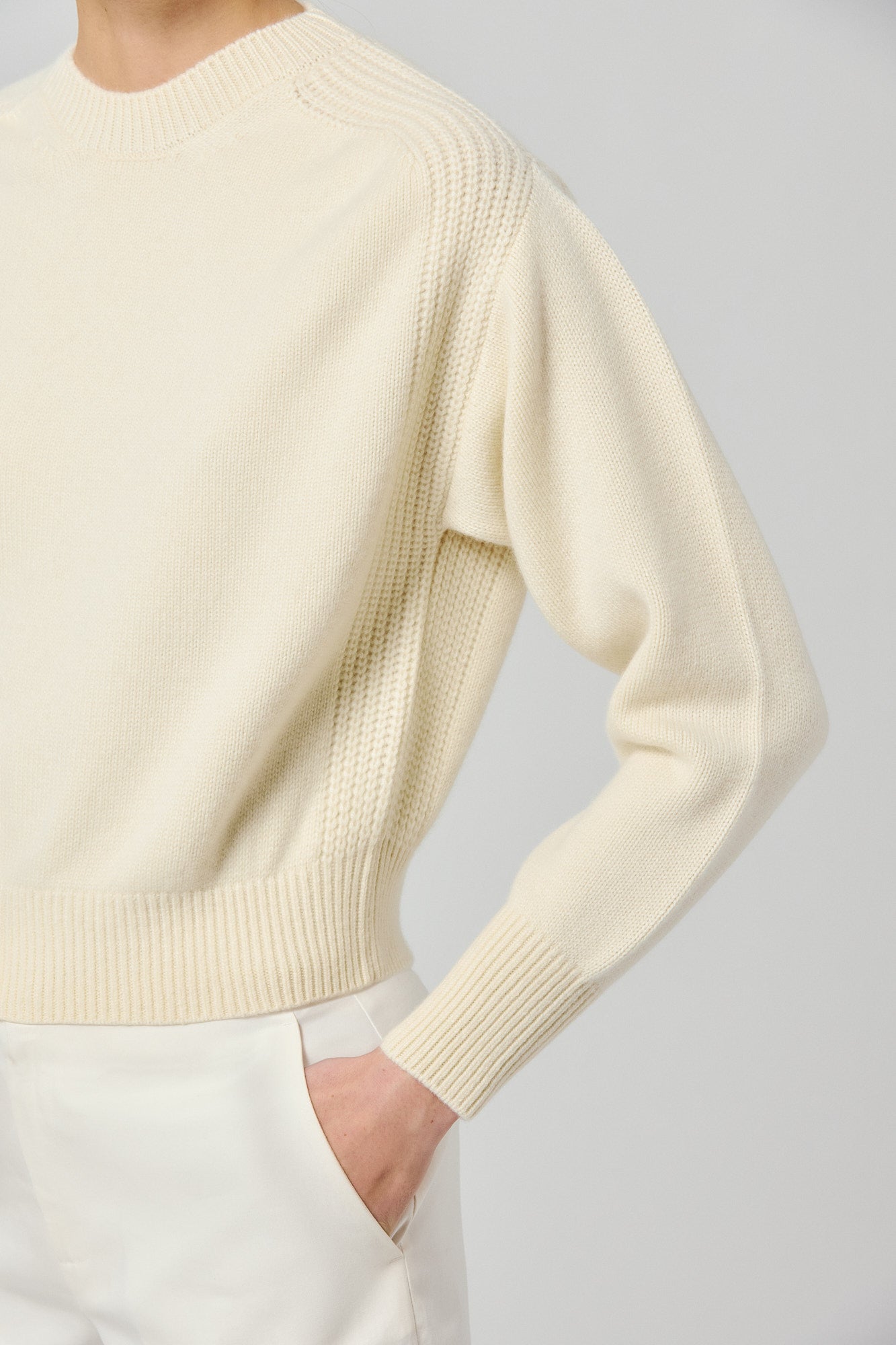 Round neck cashmere sweater