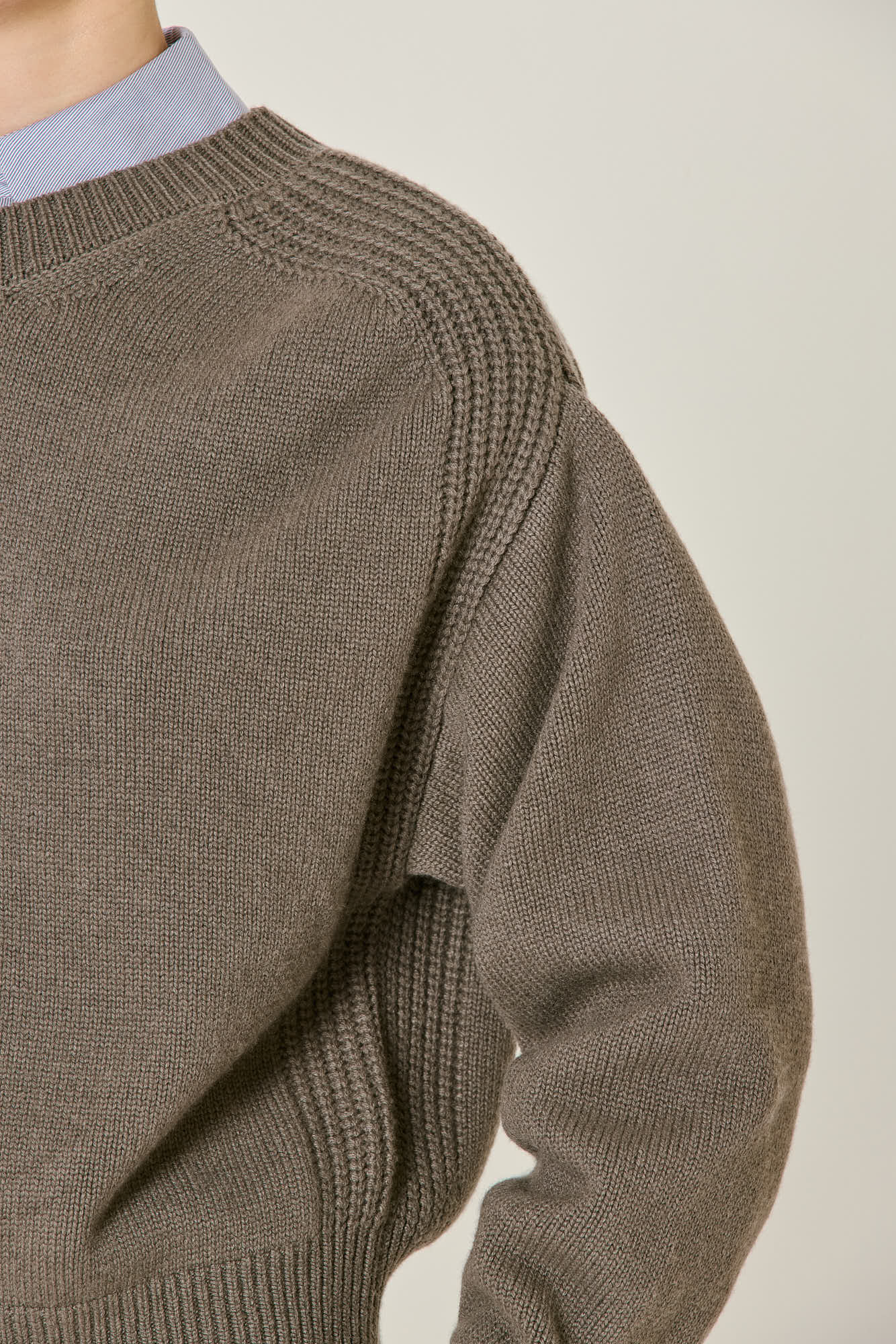 Round neck cashmere sweater