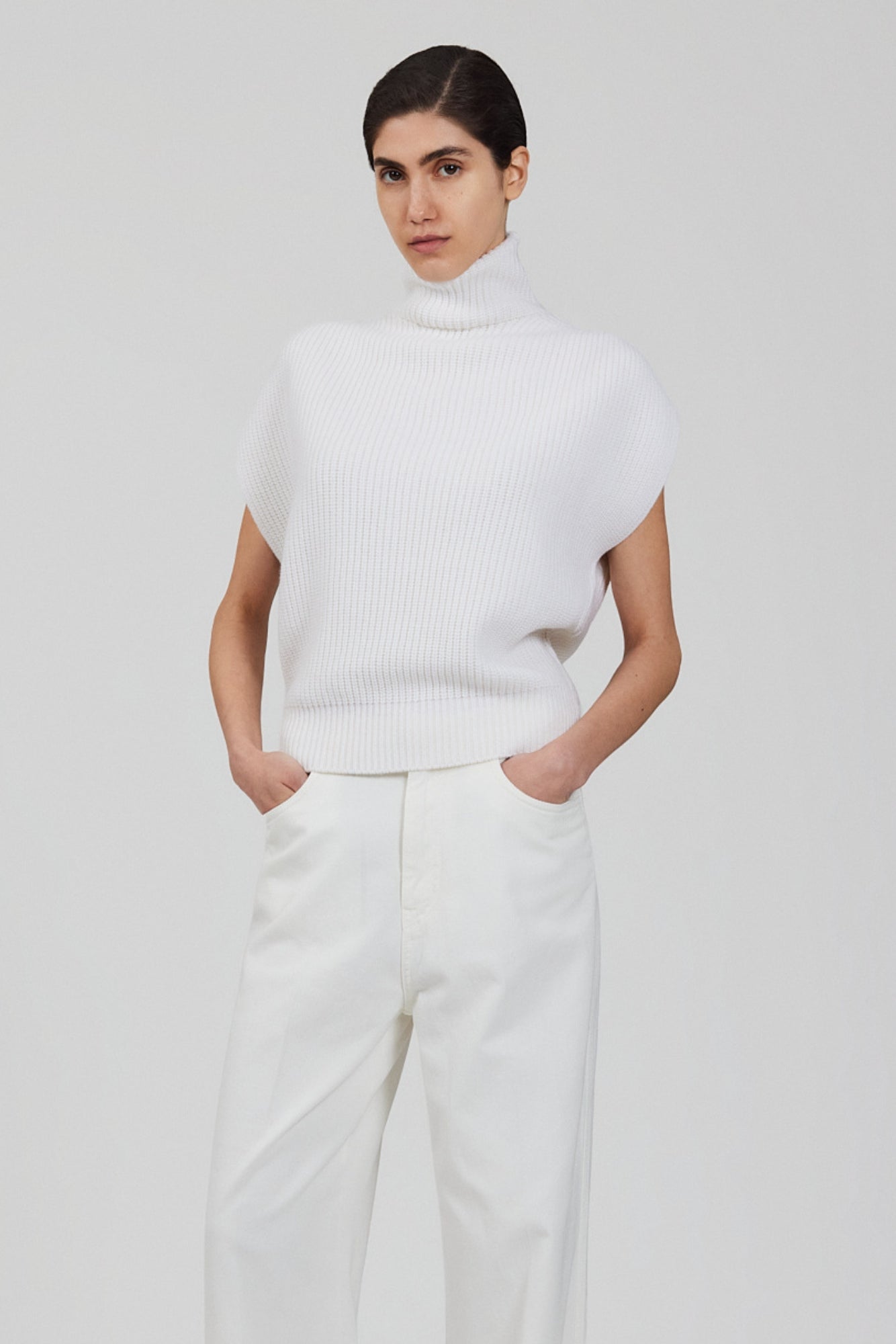 High neck english ribbed cashmere sleeveless sweater