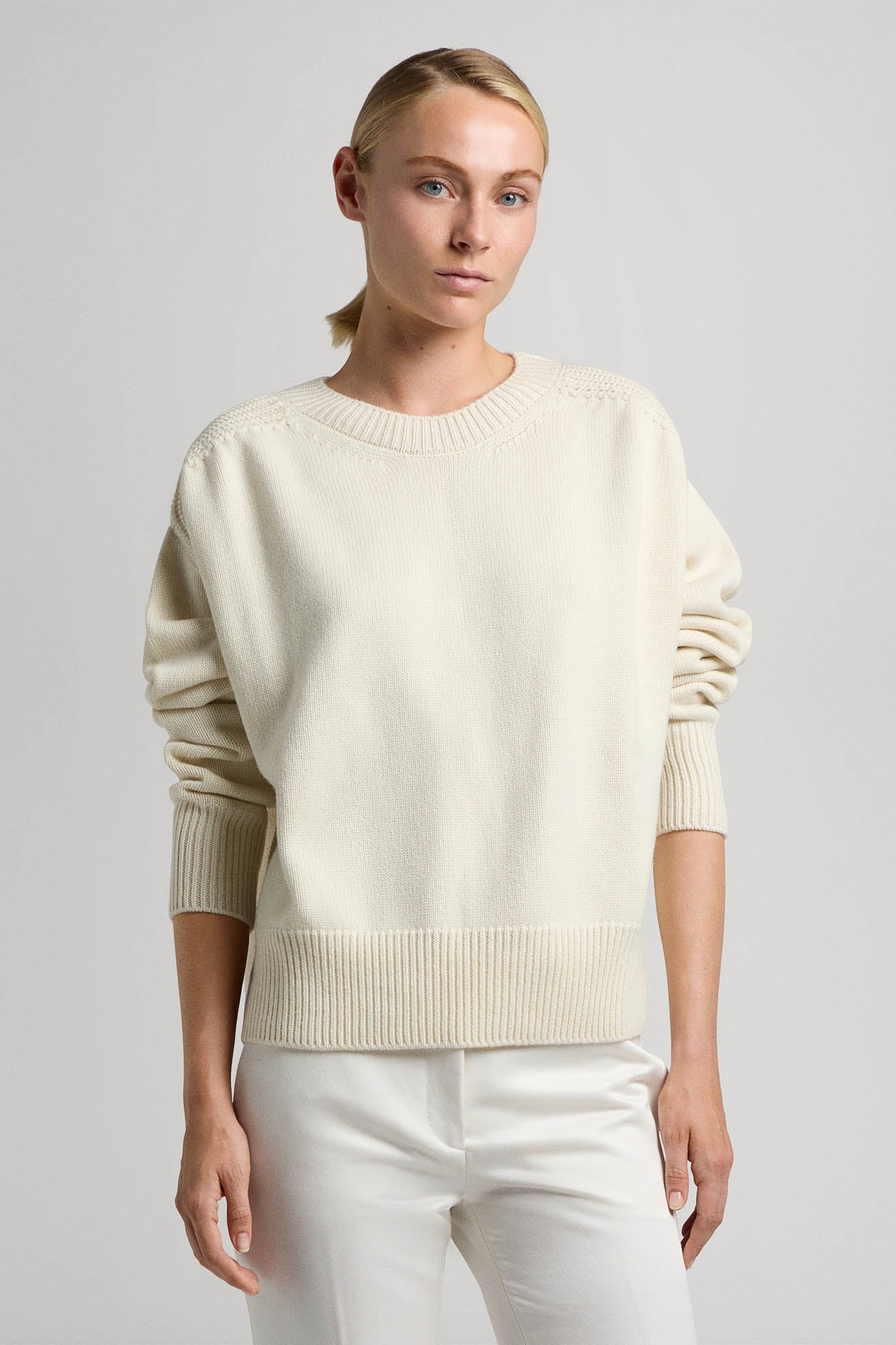 Round neck sweater