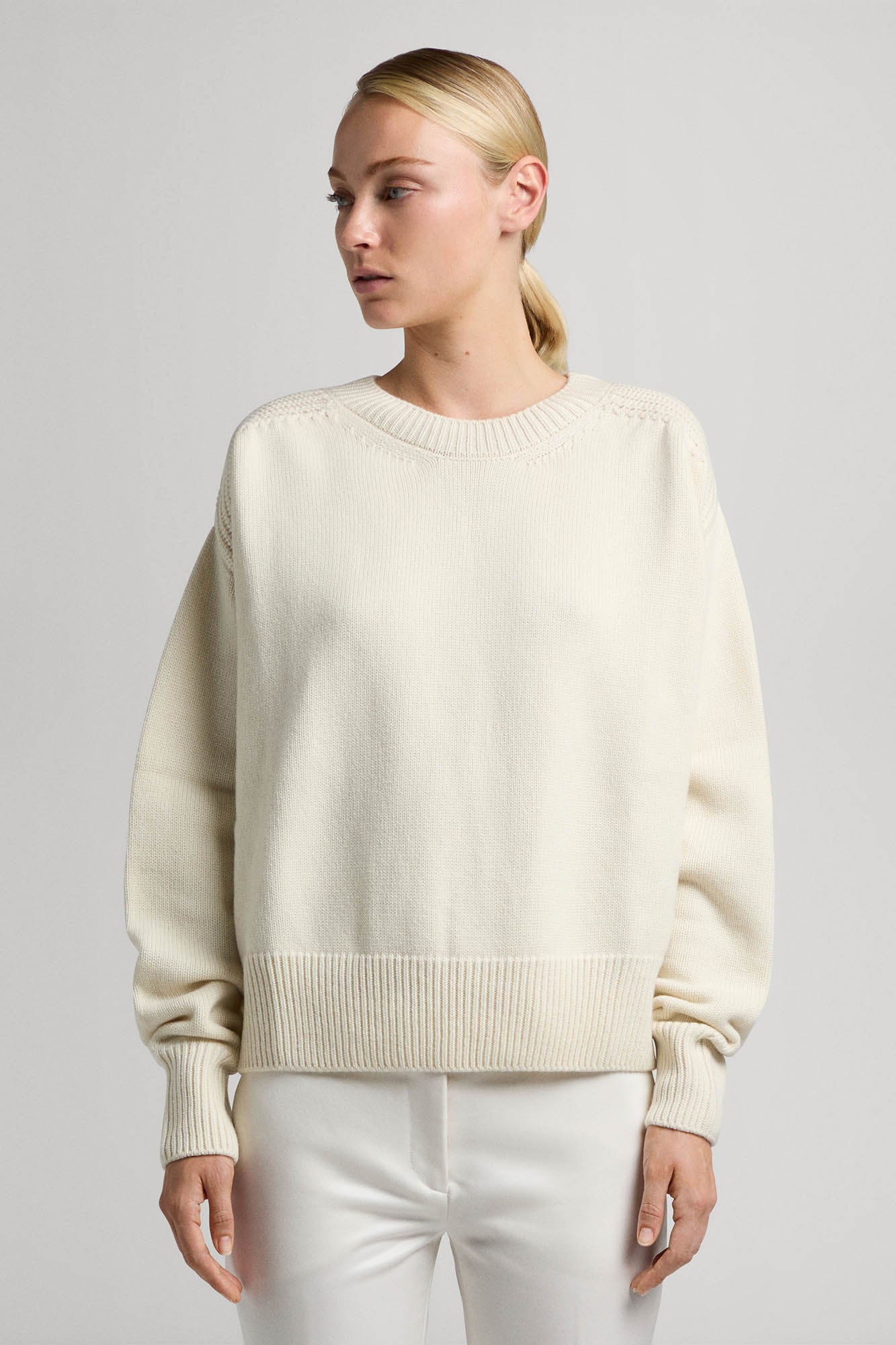 Round neck sweater