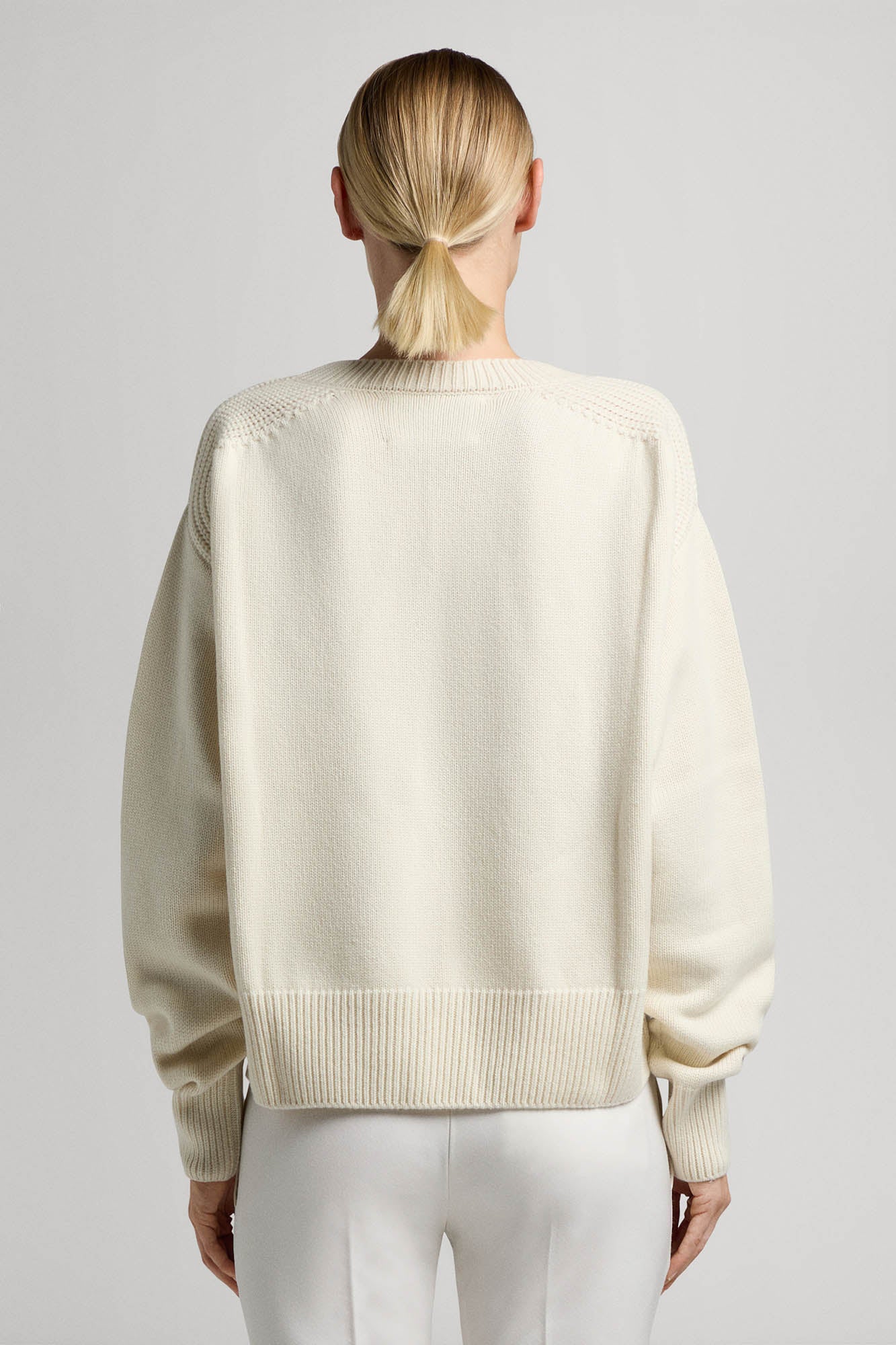 Round neck sweater