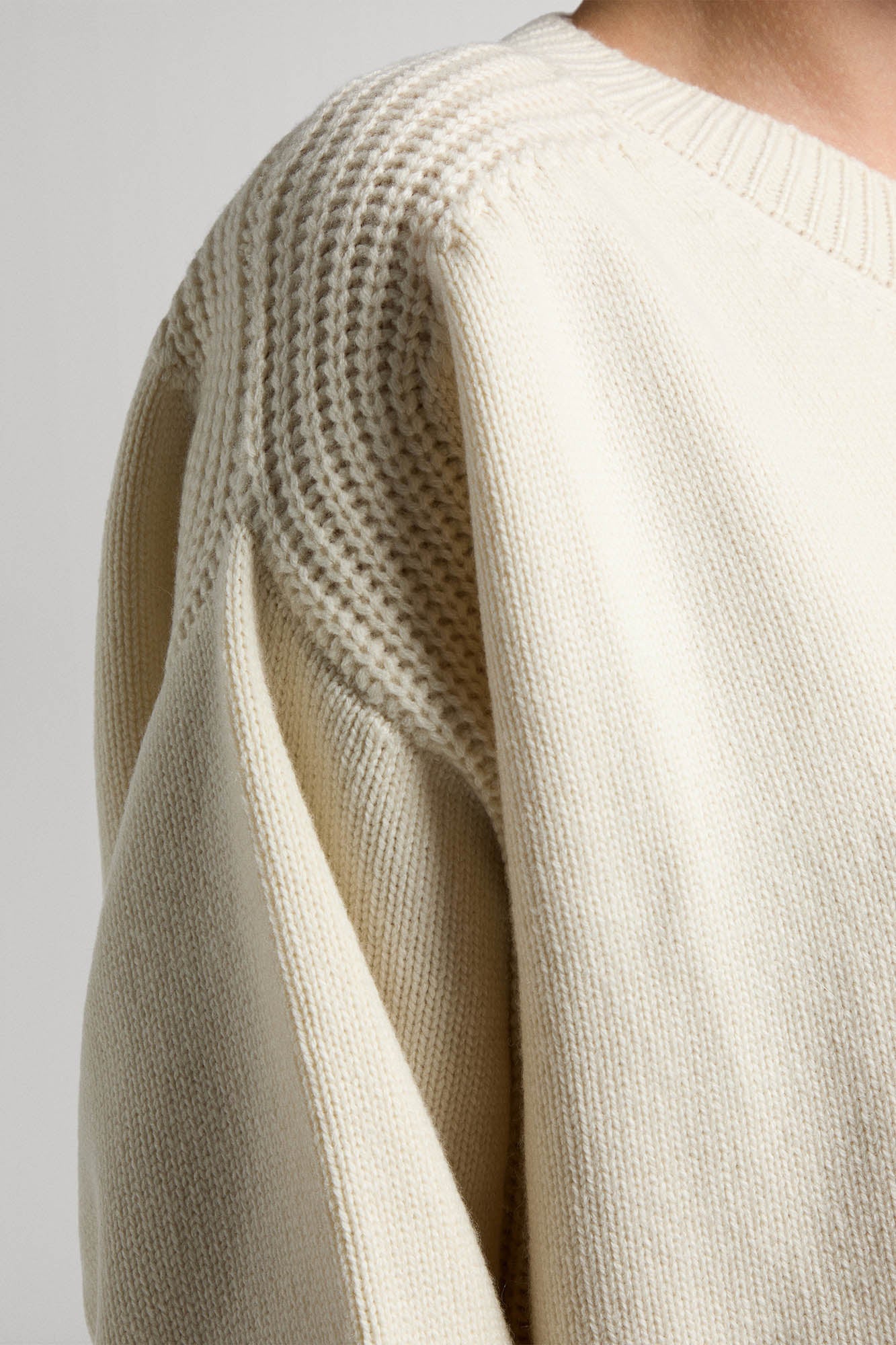 Round neck sweater