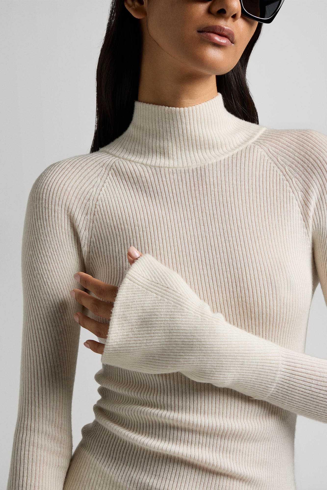Long sleeve ribbed turtleneck