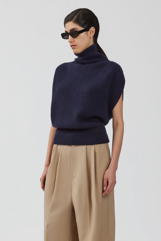 Maglione senza maniche a collo alto in misto cashmere a costa inglese