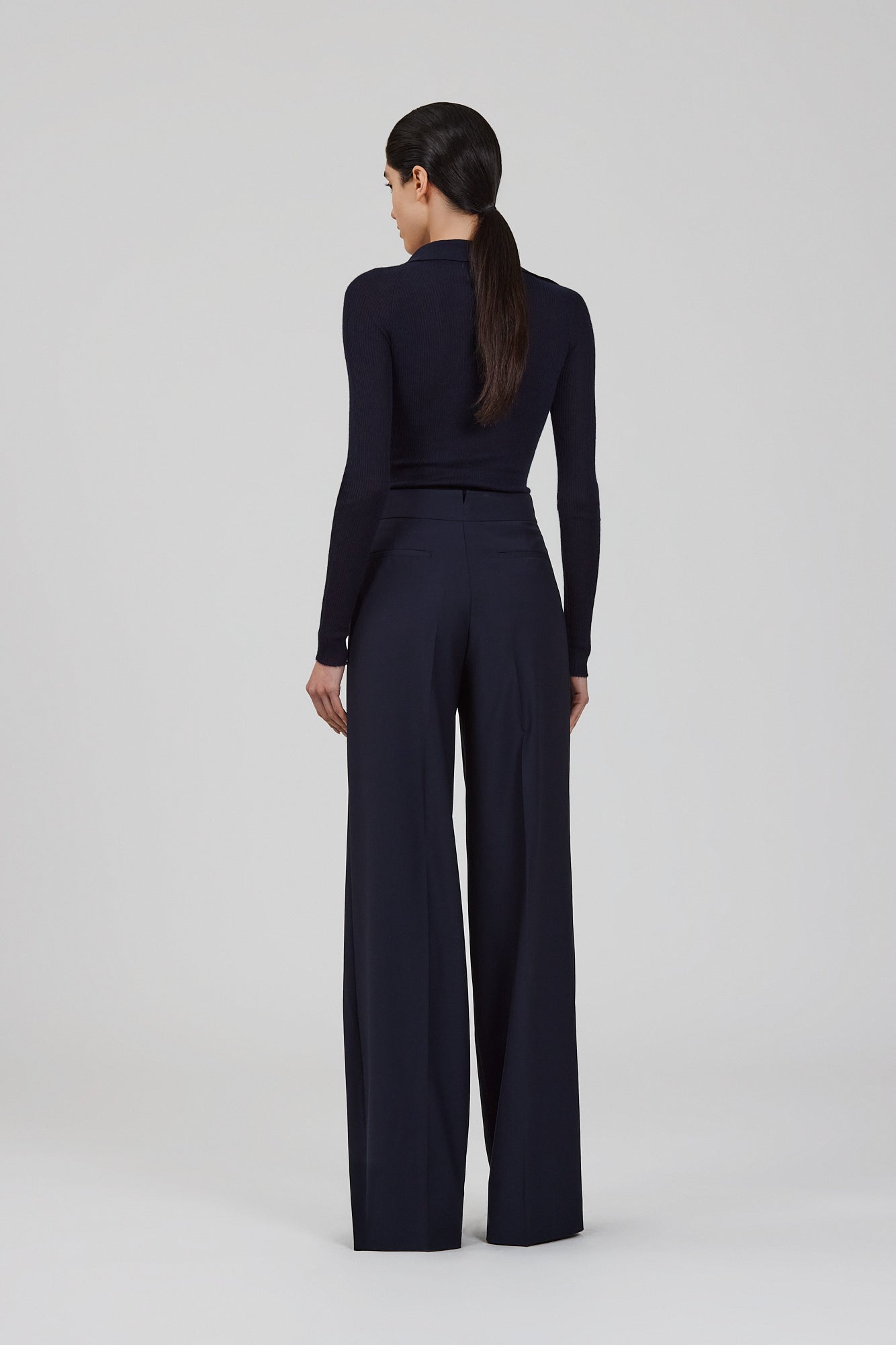 Pantaloni Bogart in lana con una pince