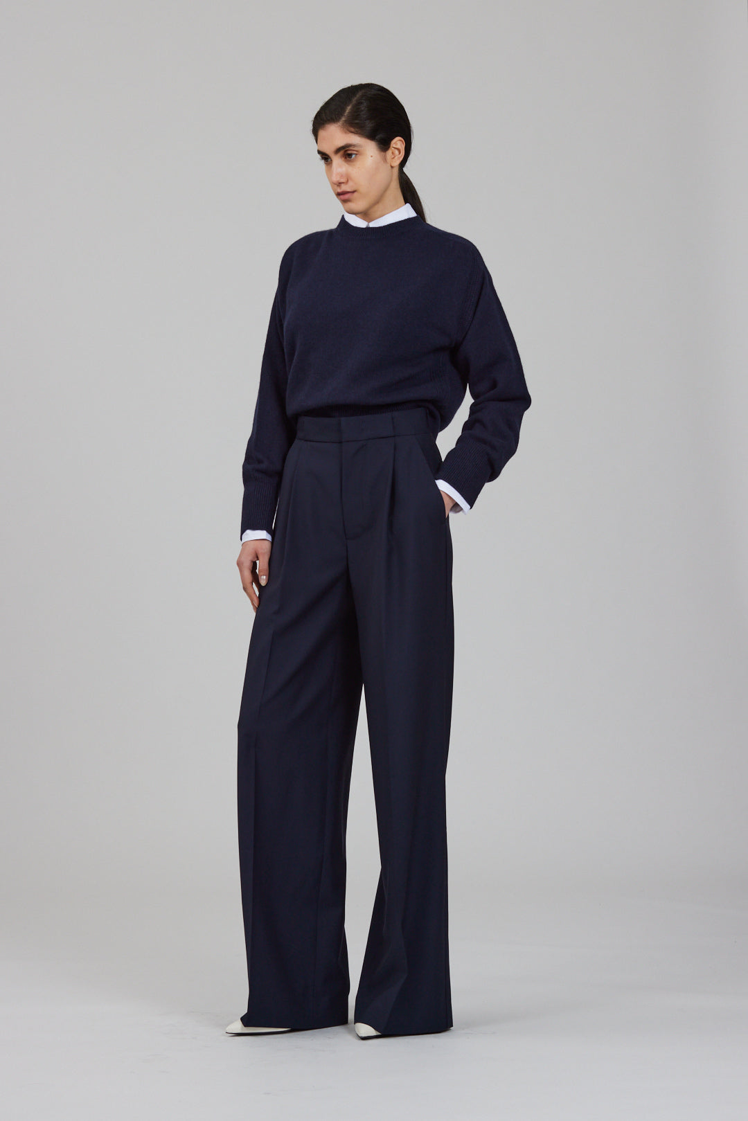 Lea round neck lightweight cashmere sweater