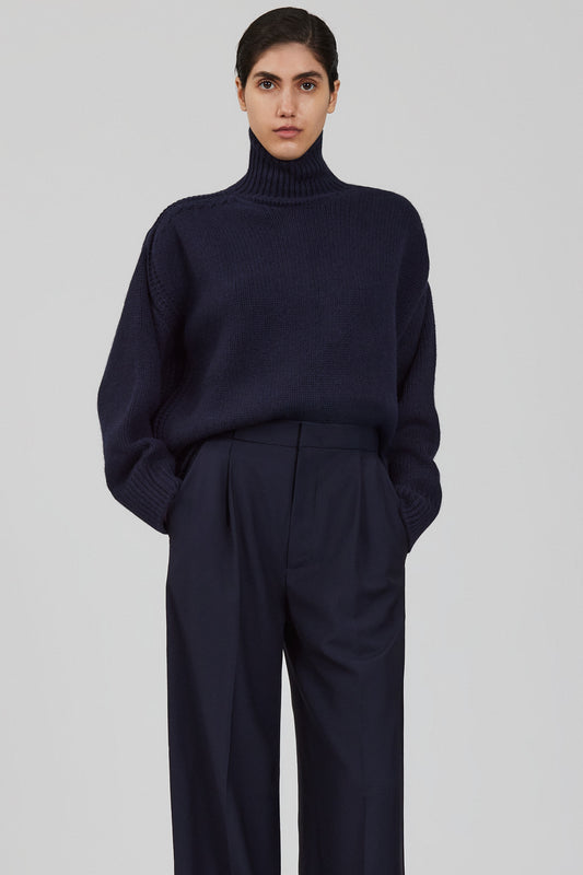 Maglione Gaia in cashmere con collo alto e spacco posteriore