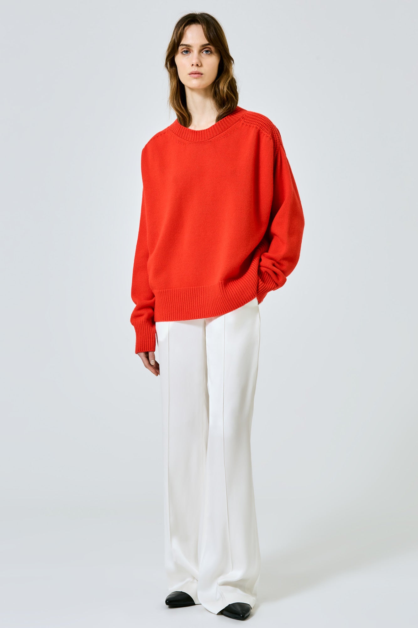 Round neck cashmere sweater with back slit