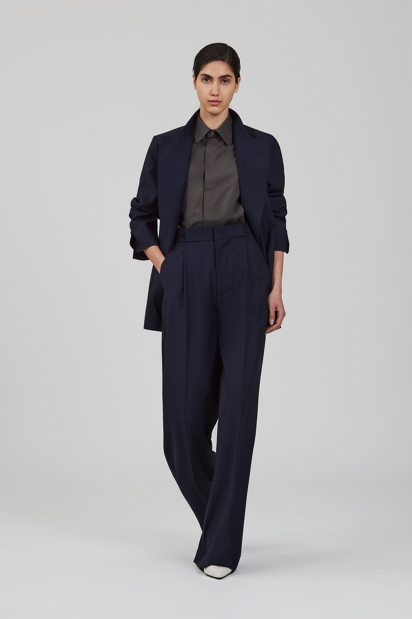 Pantaloni Bogart in lana con una pince