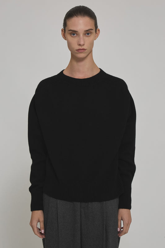 Round neck cashmere sweater