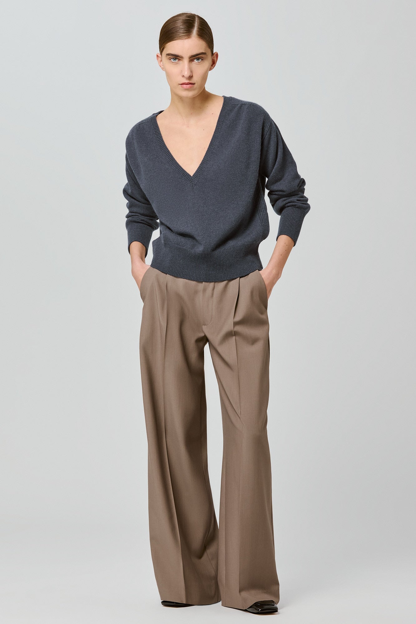 V neck cashmere sweater