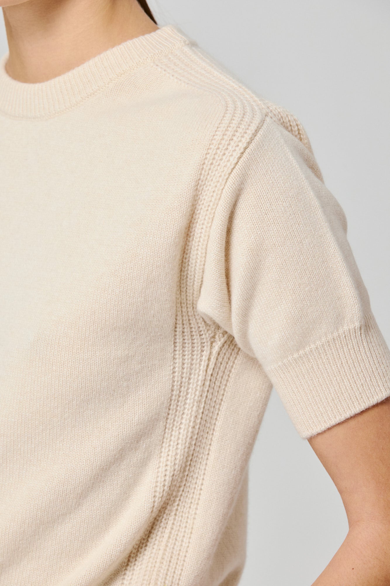 Short sleeves cashmere sweater