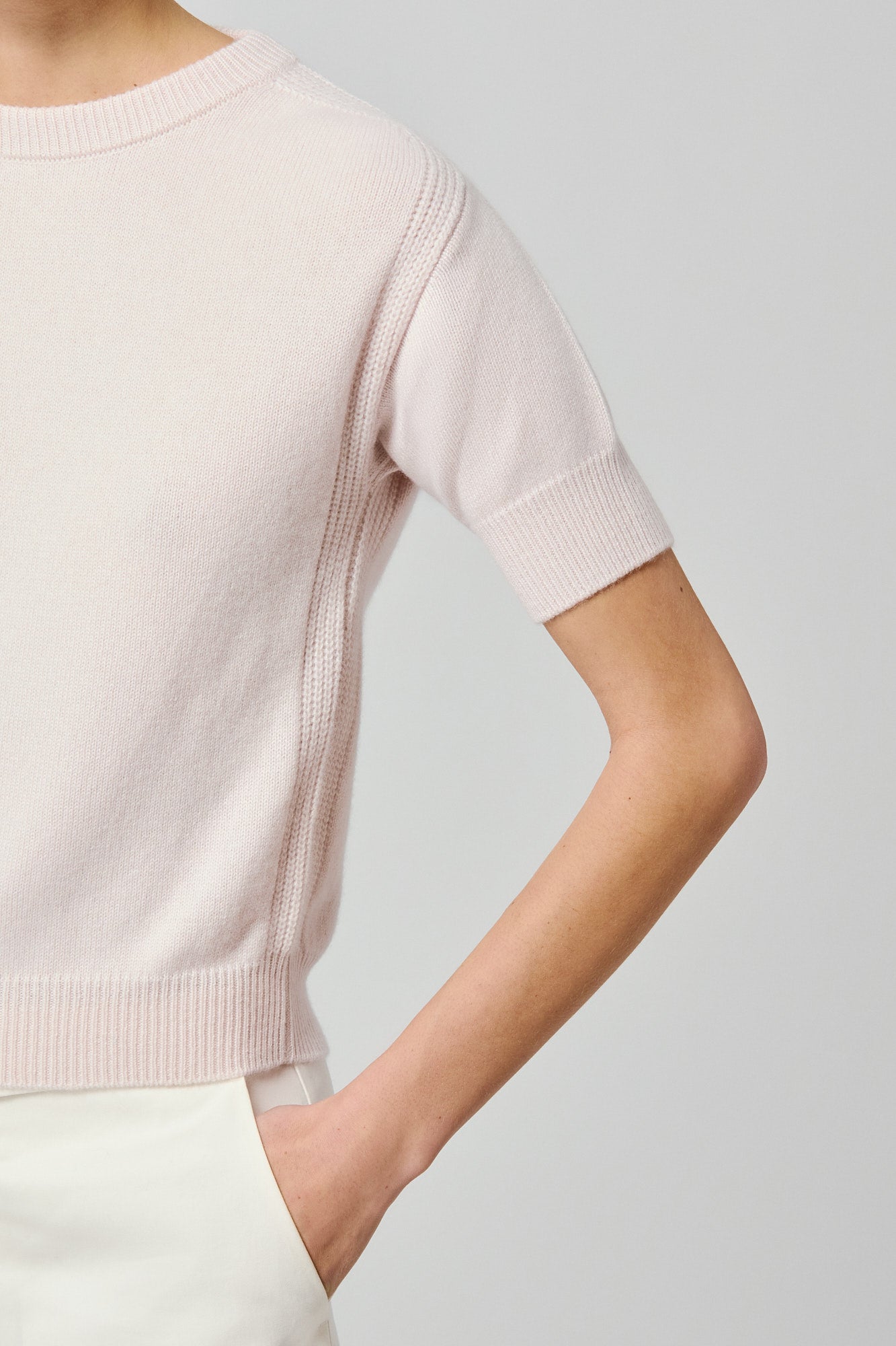 Short sleeves cashmere sweater