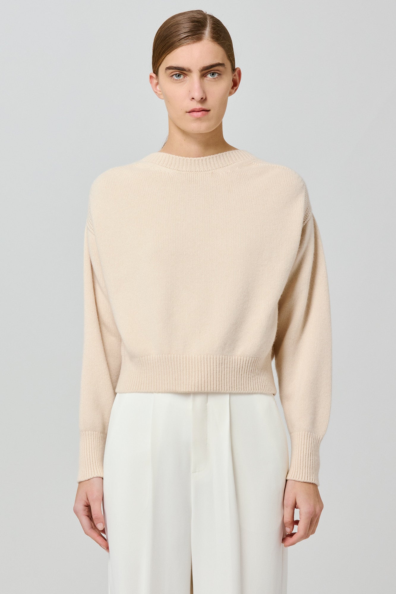 Round neck cashmere sweater