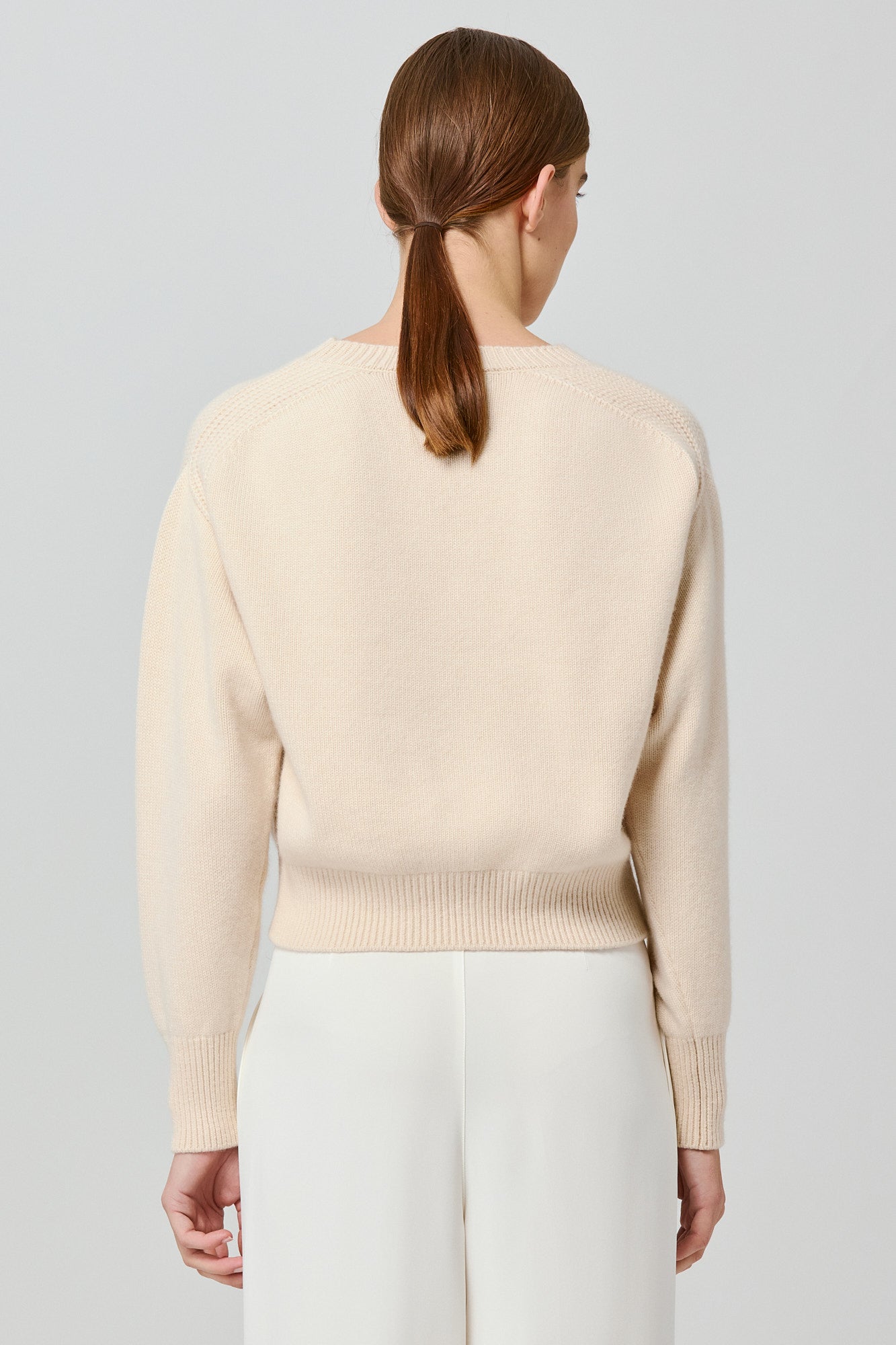 Round neck cashmere sweater