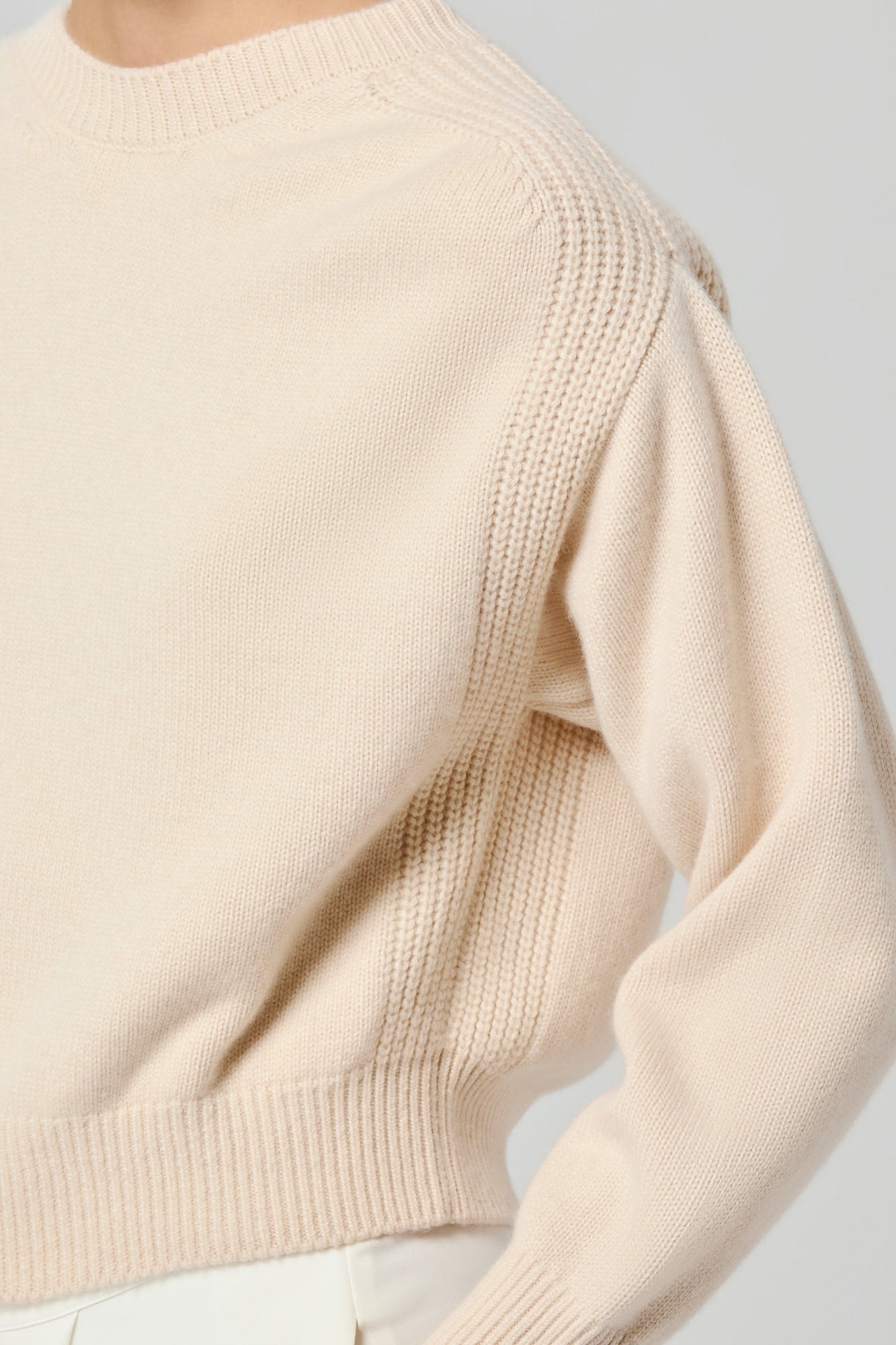 Round neck cashmere sweater