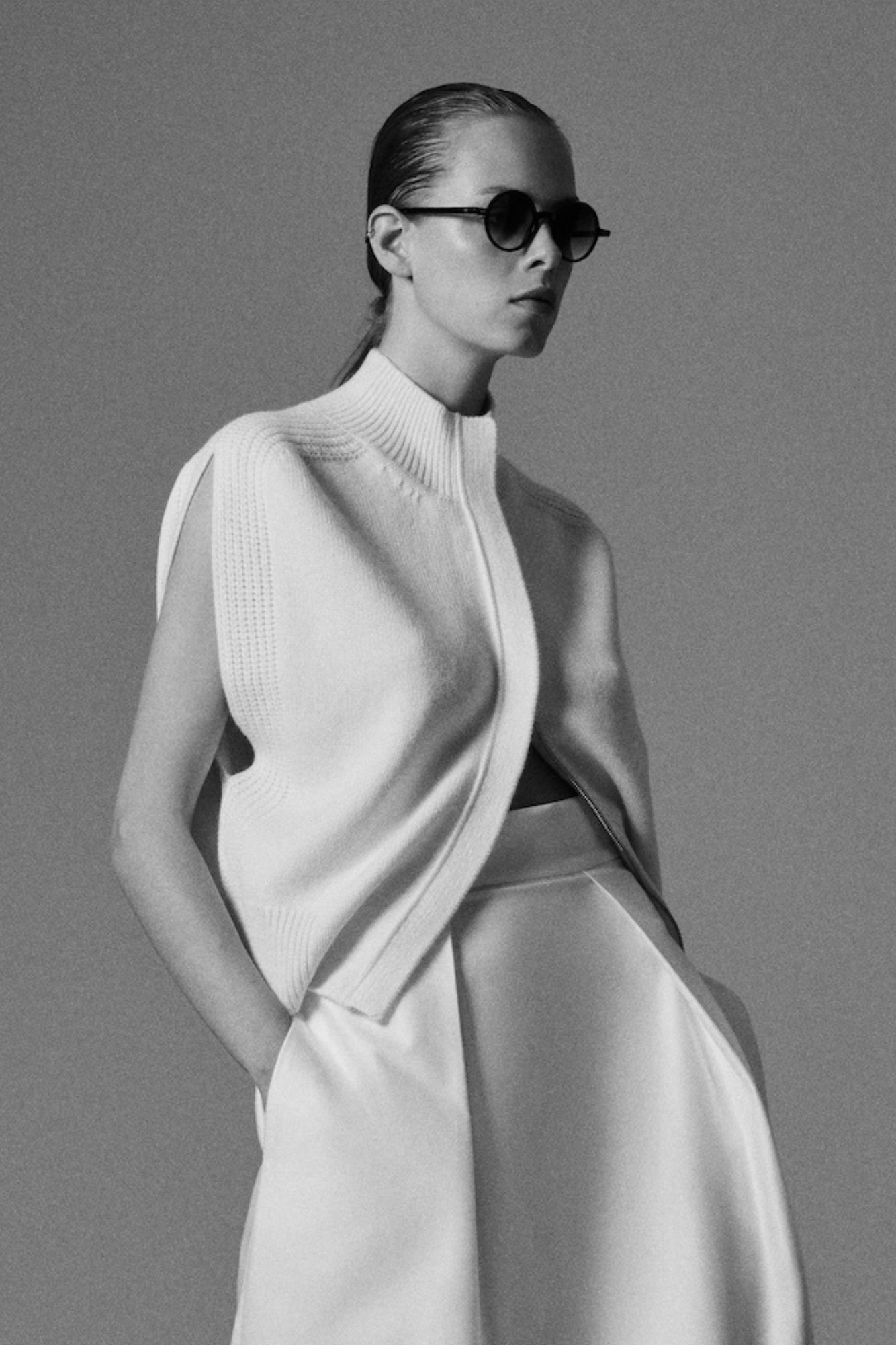 Matilda sleeveless cashmere cardi with zip