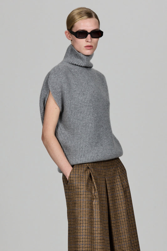 Maglione senza maniche a collo alto in misto cashmere a costa inglese