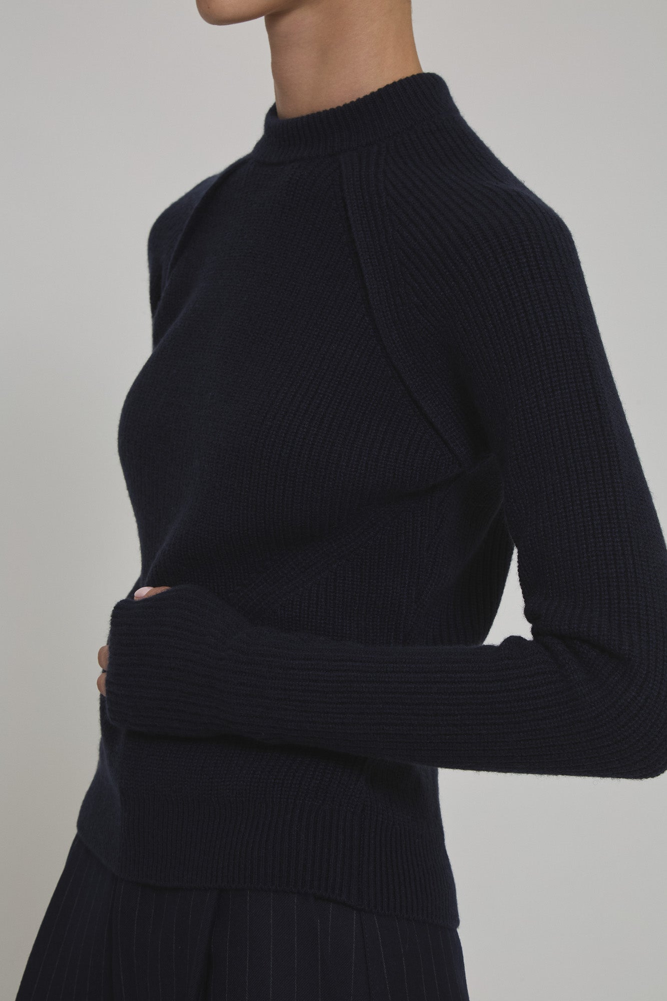 English ribbed marine cashemere round neck sweater