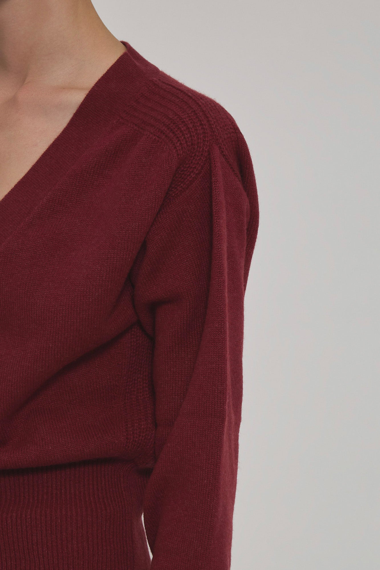 Cardigan in cashmere con scollo a V