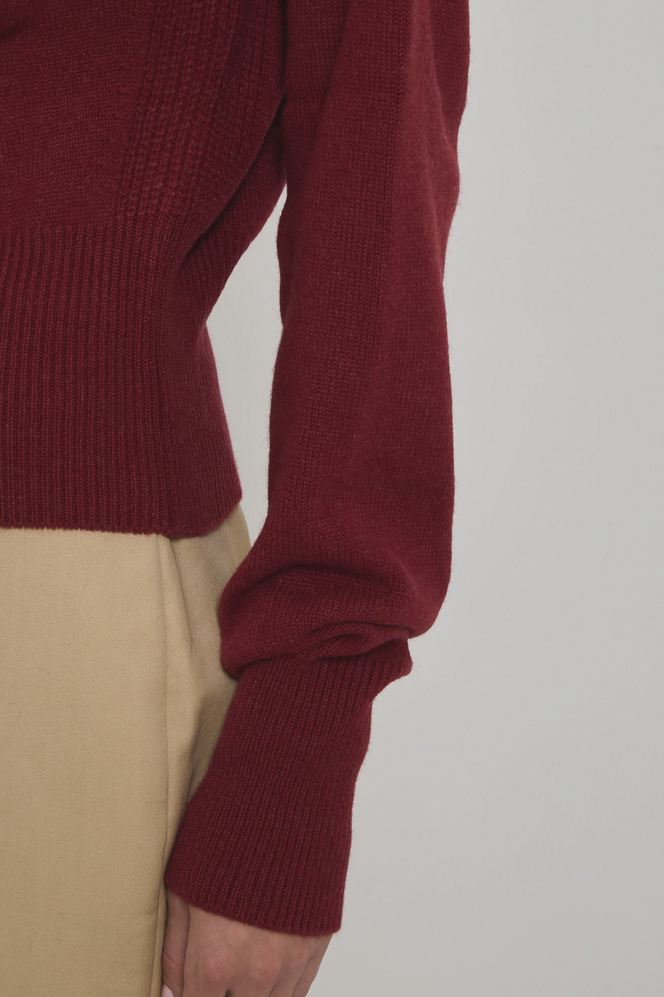 Cardigan in cashmere con scollo a V