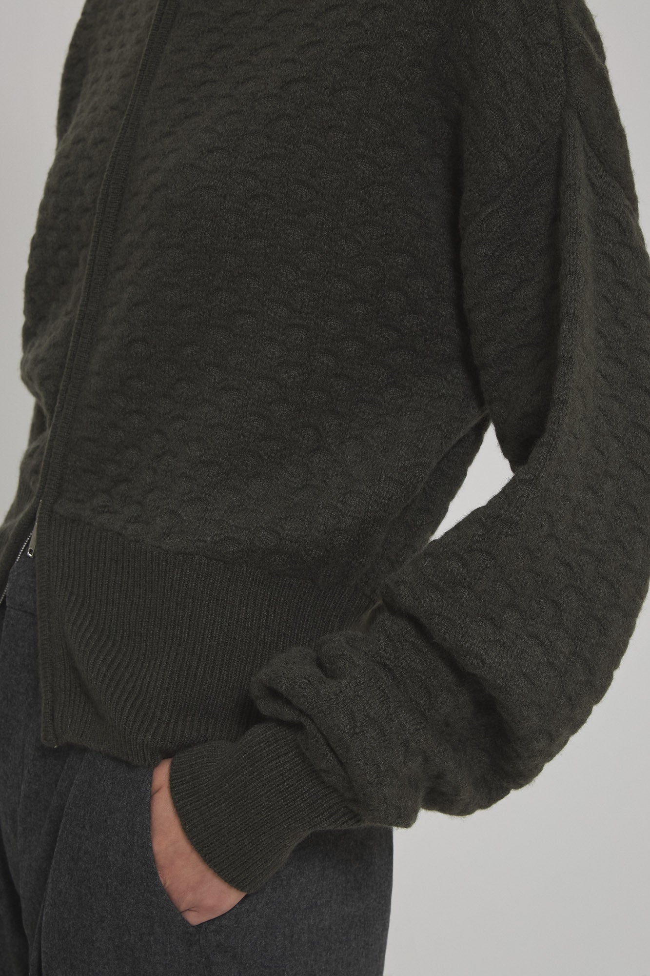 Cardigan girocollo in pizzo cashmere con zip