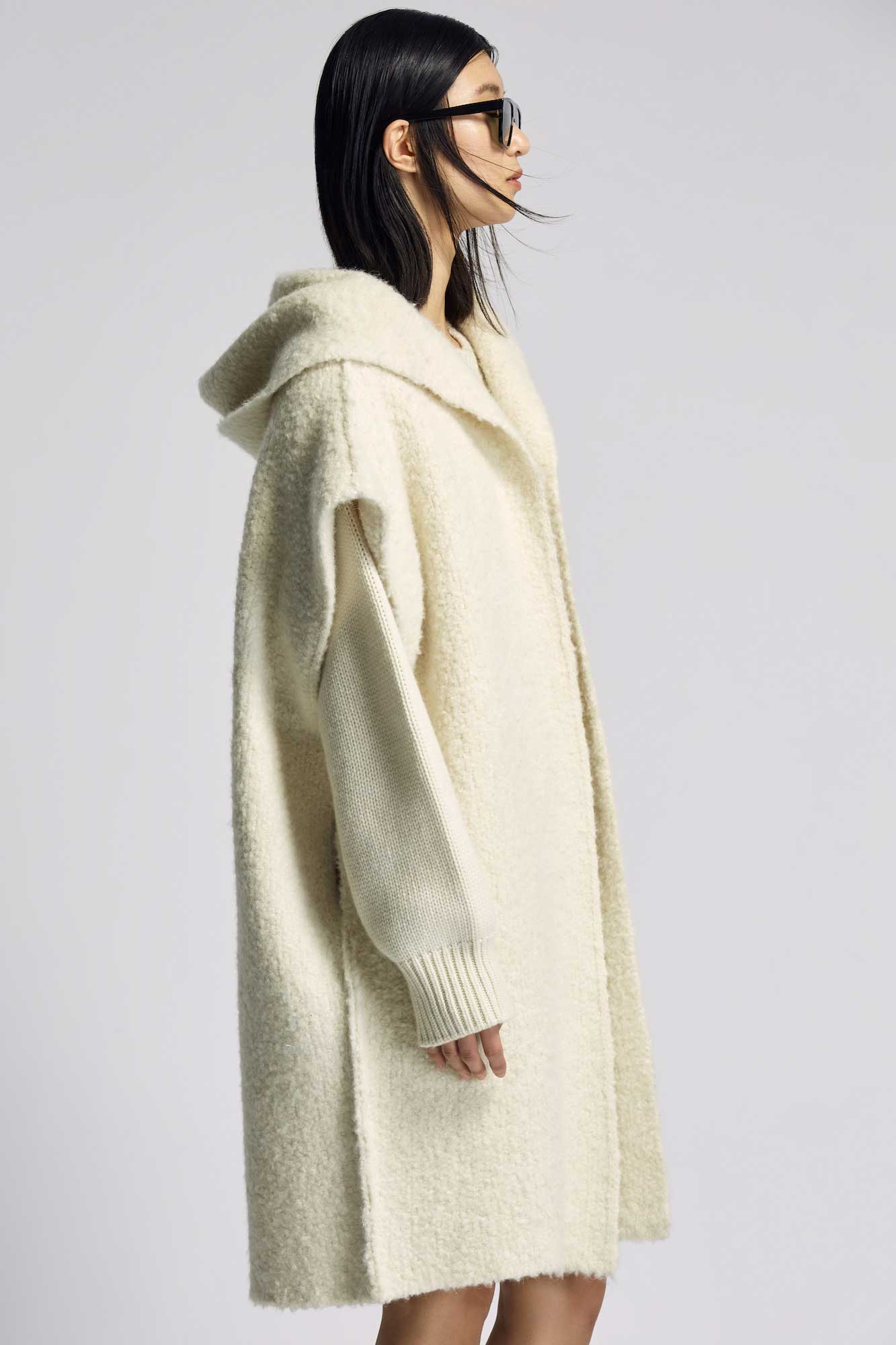 STELLA sleeveless Poncho with hood in teddy cashmere