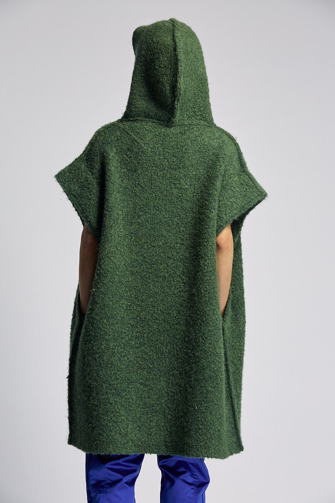 STELLA sleeveless Poncho with hood in teddy cashmere